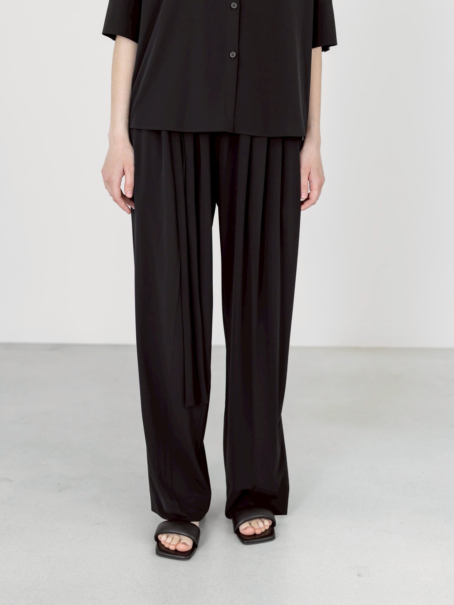 MELT DRAPE PANTS