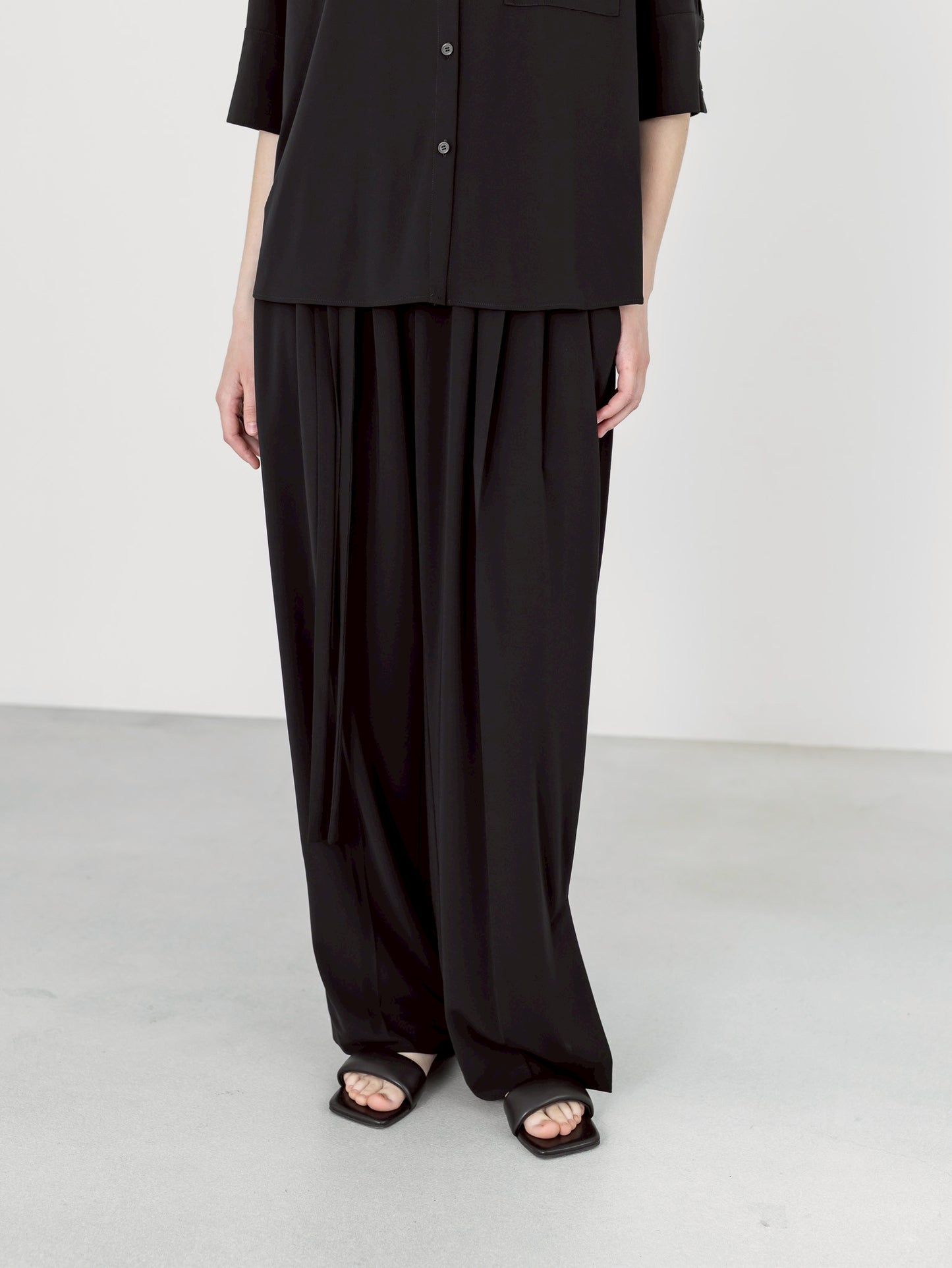MELT DRAPE PANTS
