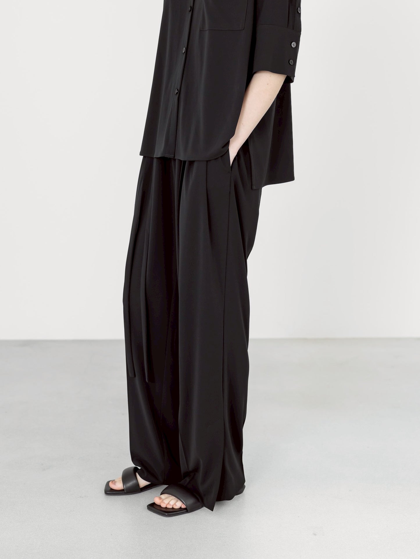 MELT DRAPE PANTS