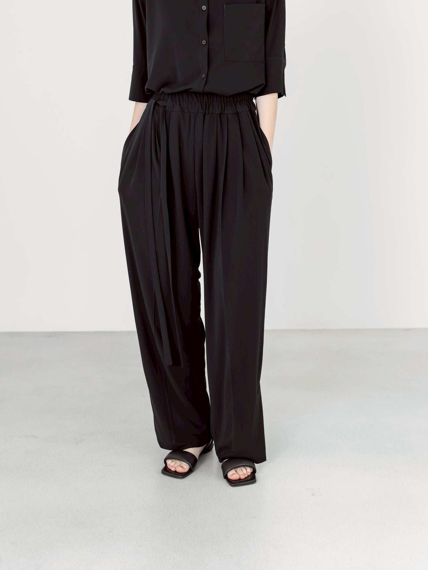 MELT DRAPE PANTS