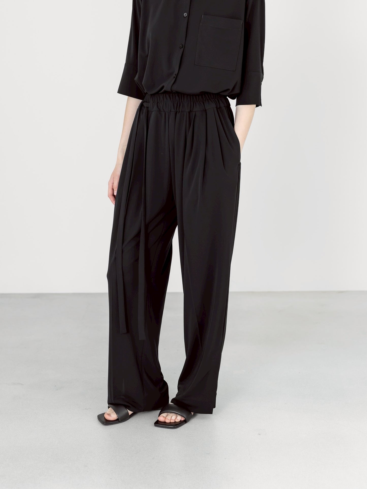 MELT DRAPE PANTS