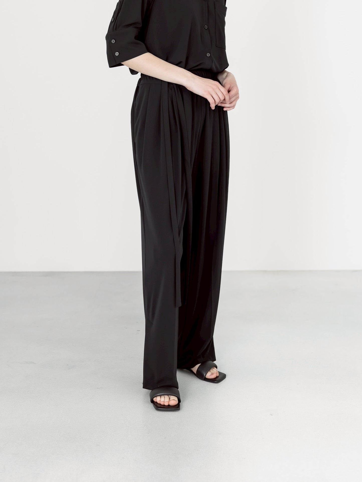 MELT DRAPE PANTS