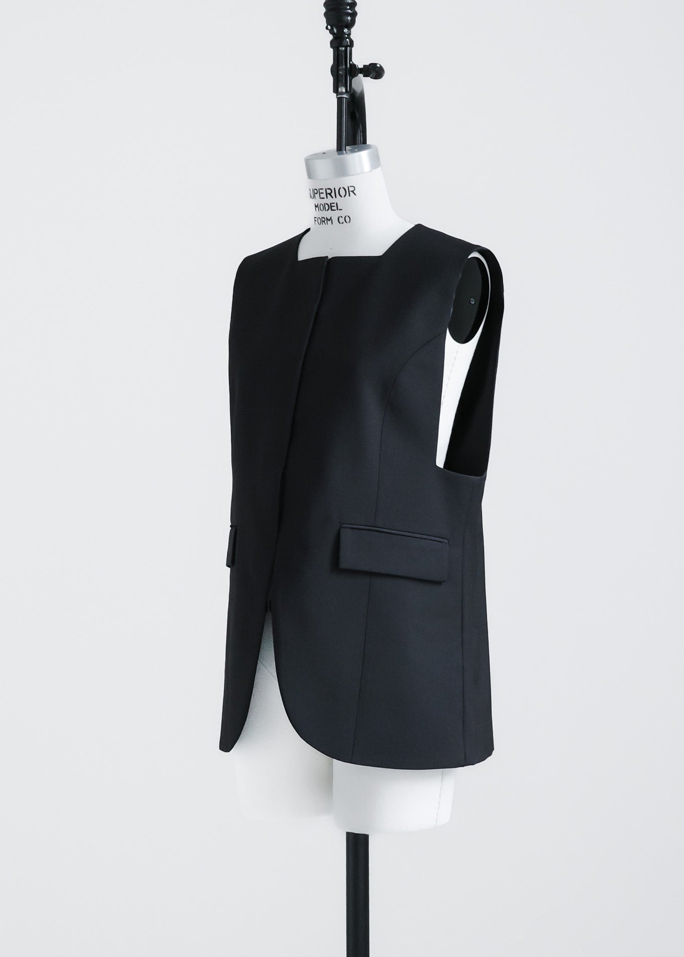 【PRE-ORDER】back pleats vest(2color)