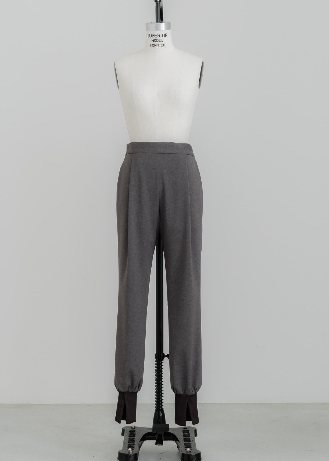【PRE ORDER】Airy Form Belle Pants(warm gray)
