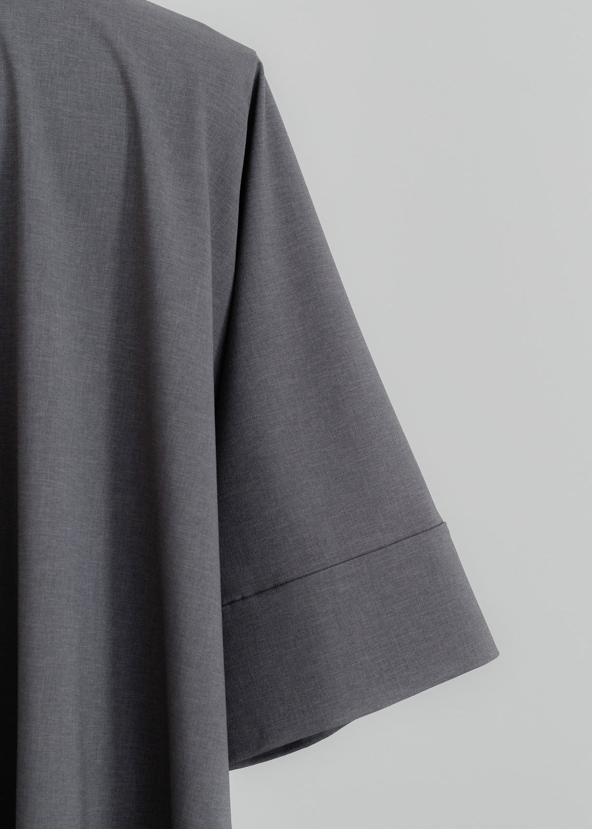 【PRE ORDER】Airy Form Shirt(warm gray)
