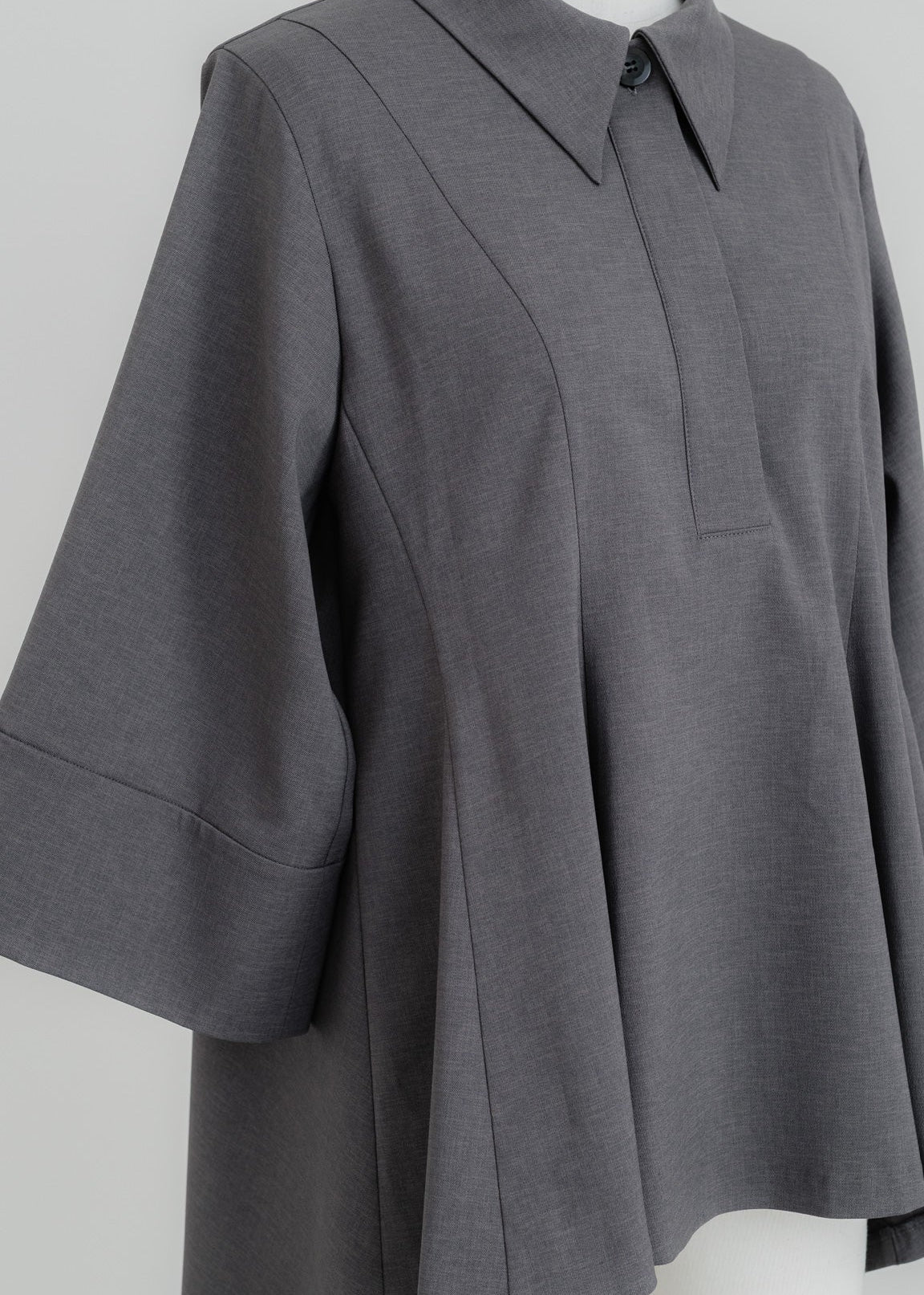 【PRE ORDER】Airy Form Shirt(warm gray)