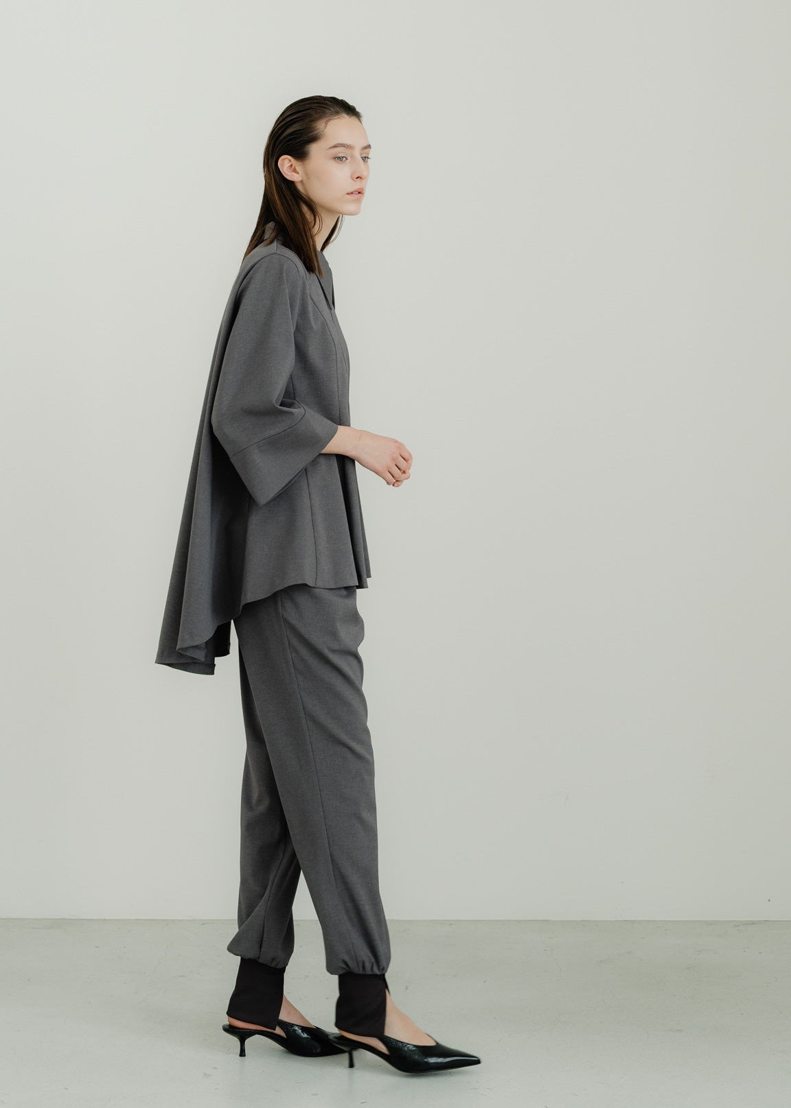 【PRE ORDER】Airy Form Shirt(warm gray)