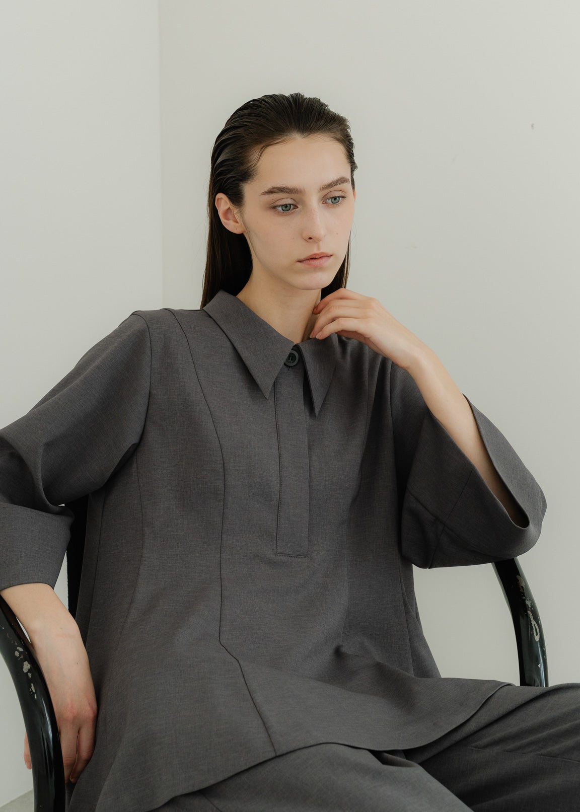 【PRE ORDER】Airy Form Shirt(warm gray)