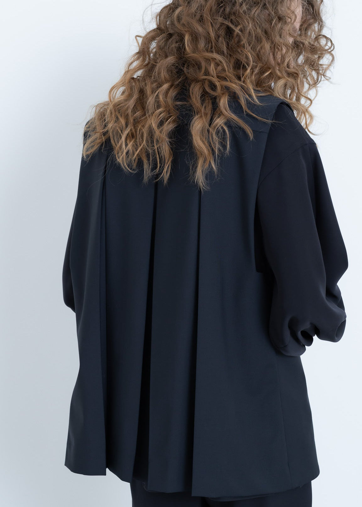 【PRE-ORDER】back pleats vest(2color)