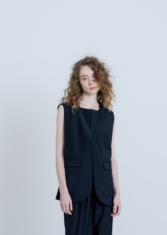 【PRE-ORDER】back pleats vest(2color)