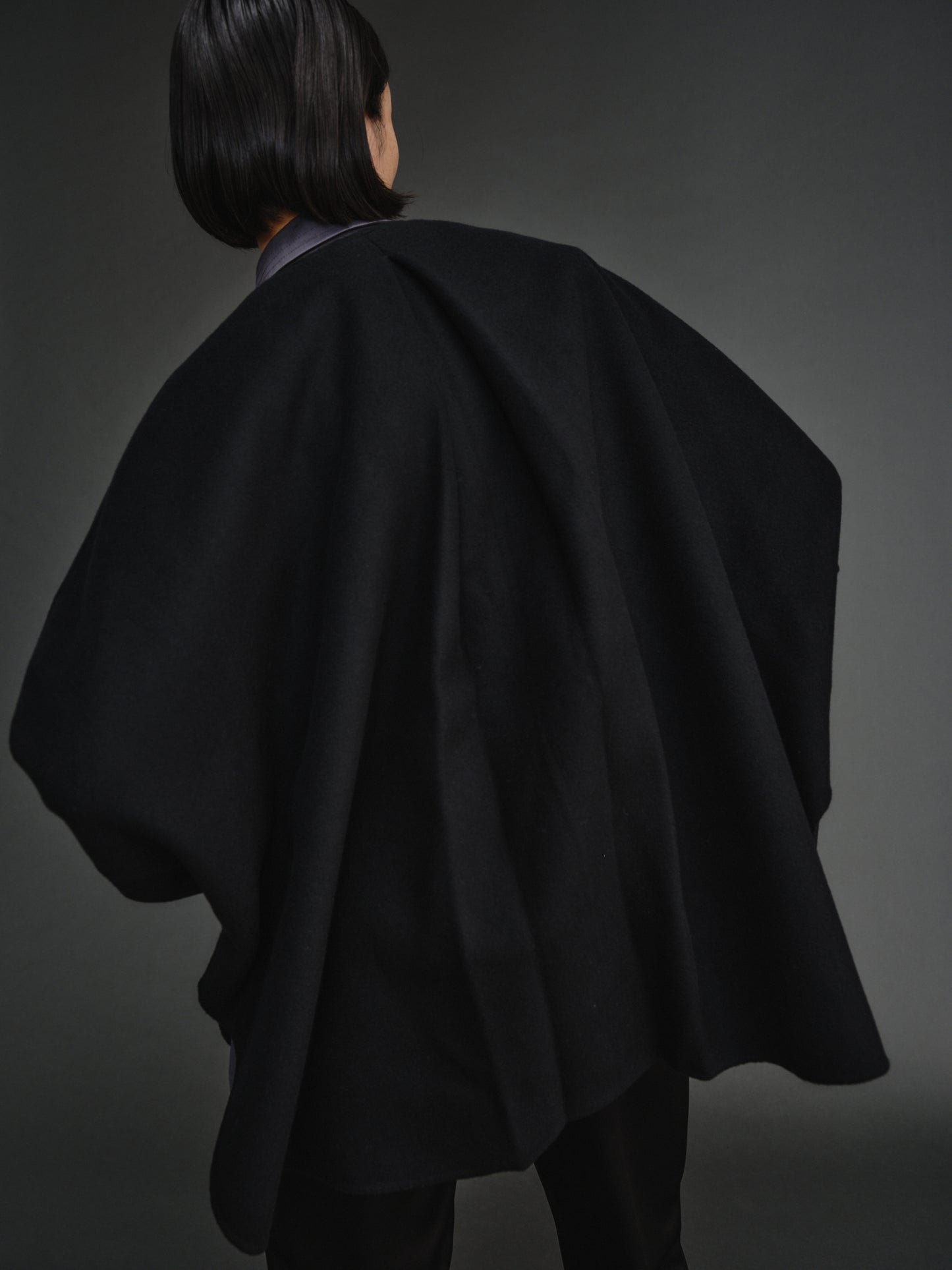 【PREORDER】PONCHO COAT / BLACK