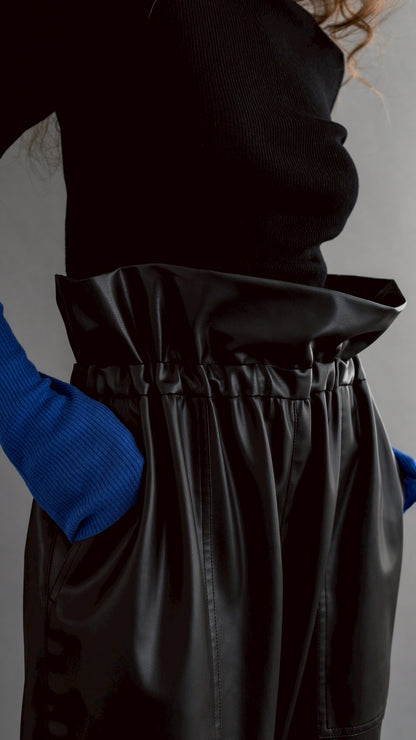 【PRE-ORDER】Petal Leather Pants(1color)