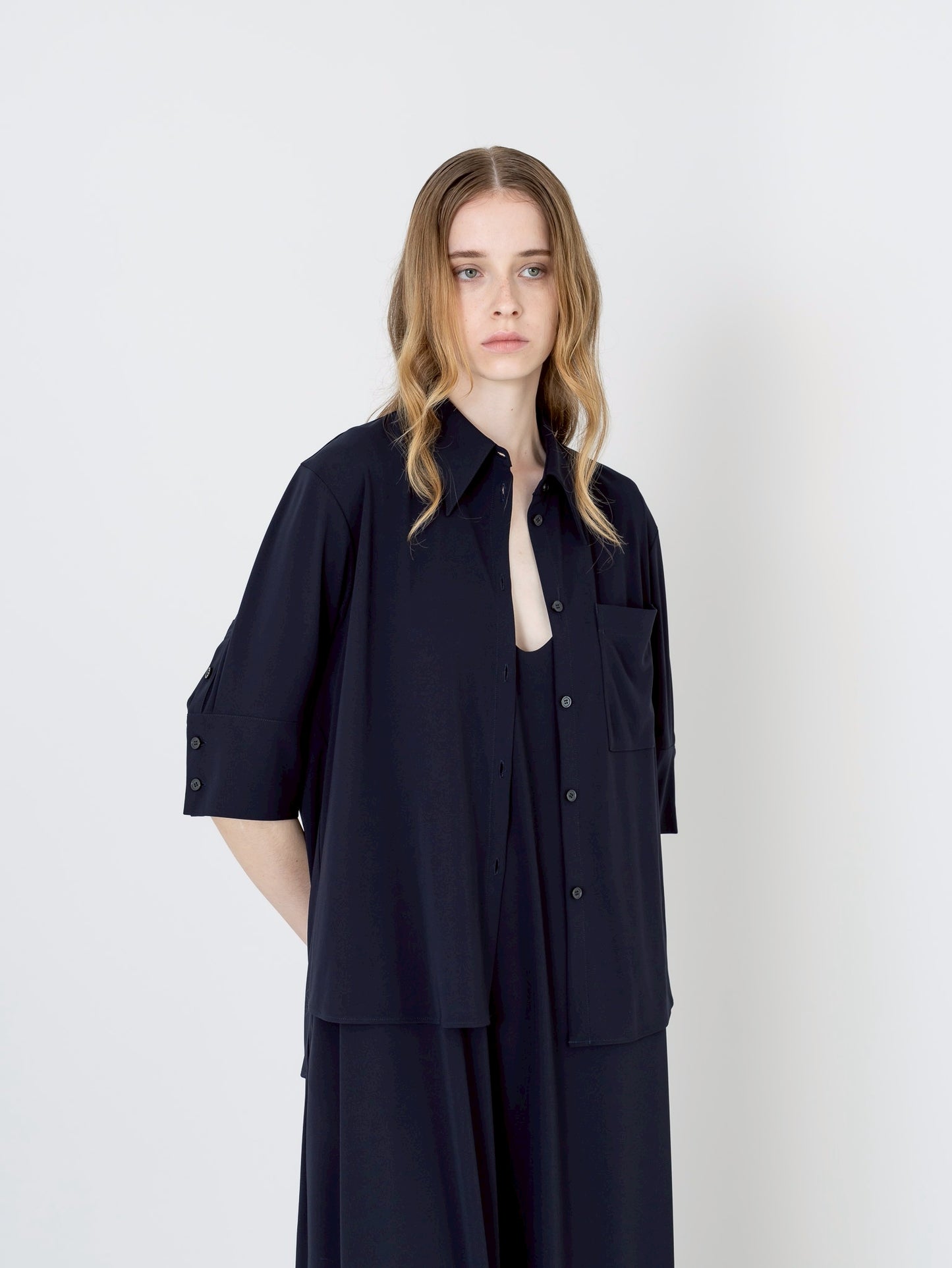 【PRE-ORDER】MELT SHIRT(NAVY)