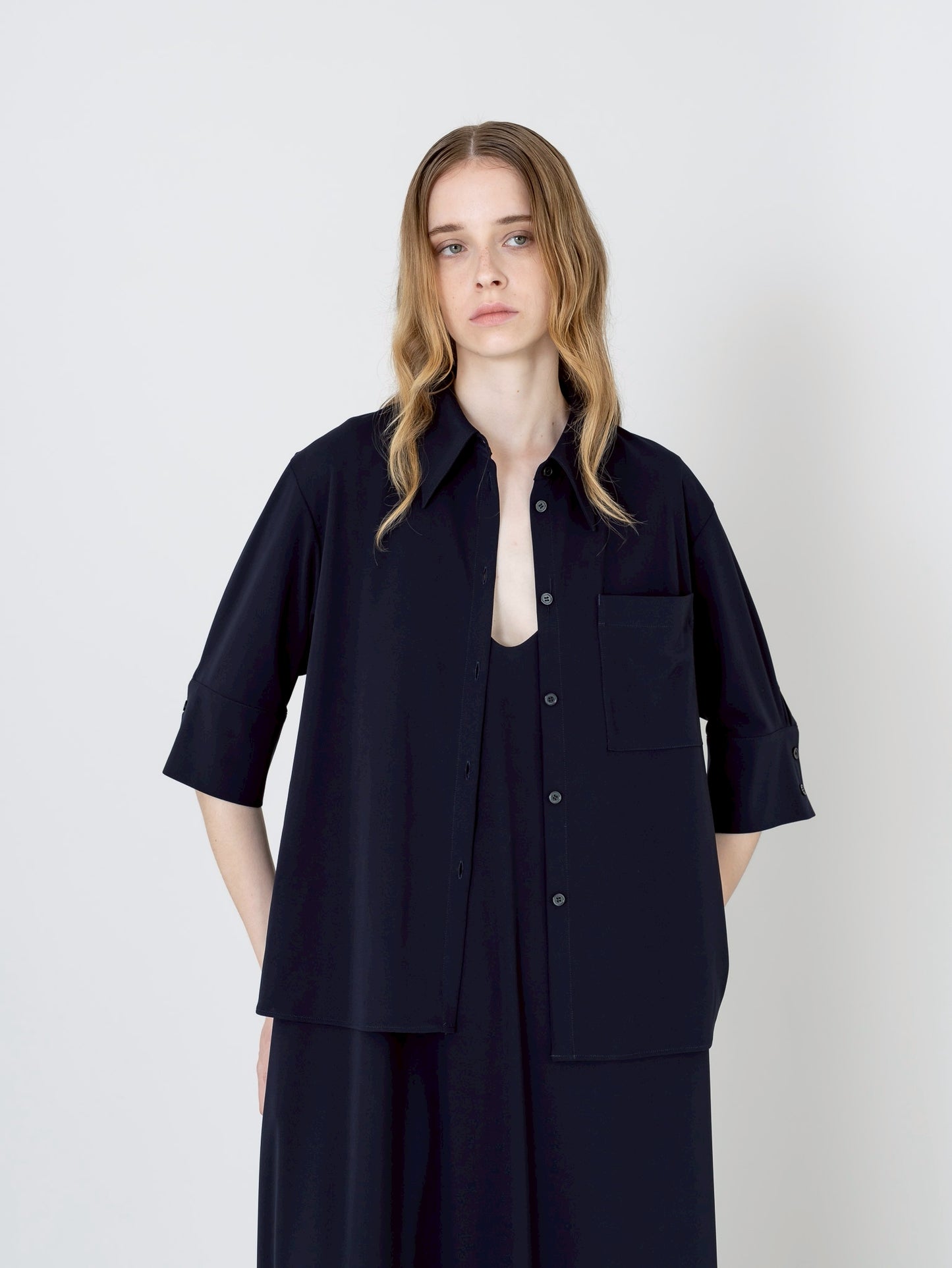【PRE-ORDER】MELT SHIRT(NAVY)