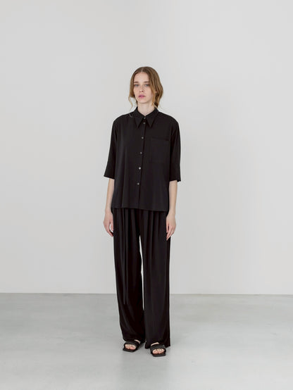 【PRE-ORDER】MELT DRAPE PANTS(BLACK)