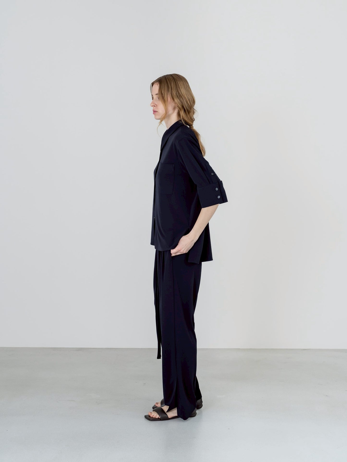 【PRE-ORDER】MELT SHIRT(NAVY)