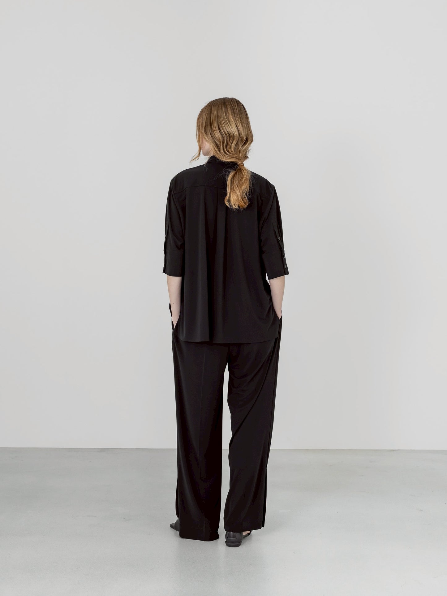 【PRE-ORDER】MELT DRAPE PANTS(BLACK)