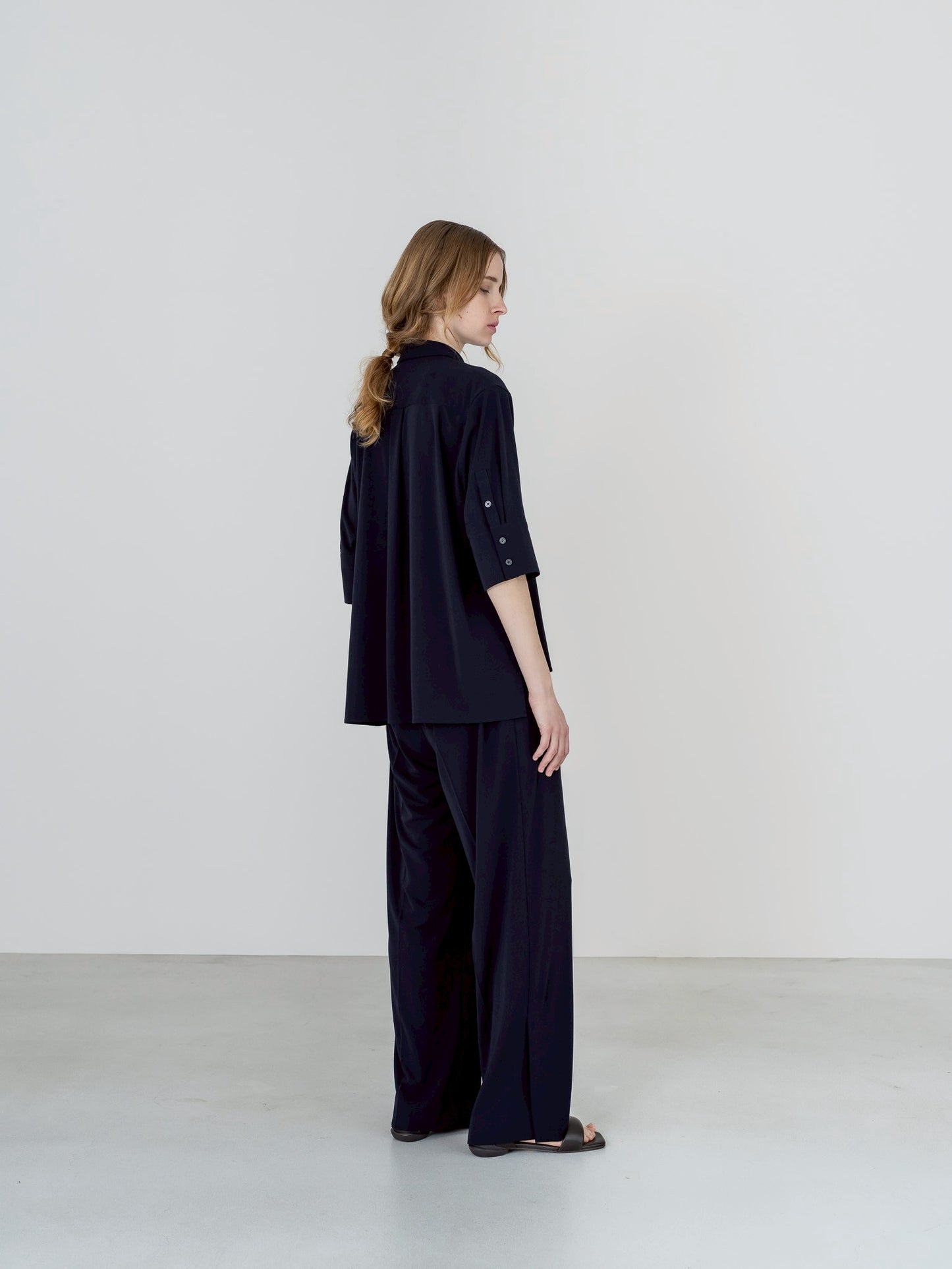 【PRE-ORDER】MELT DRAPE PANTS(NAVY)