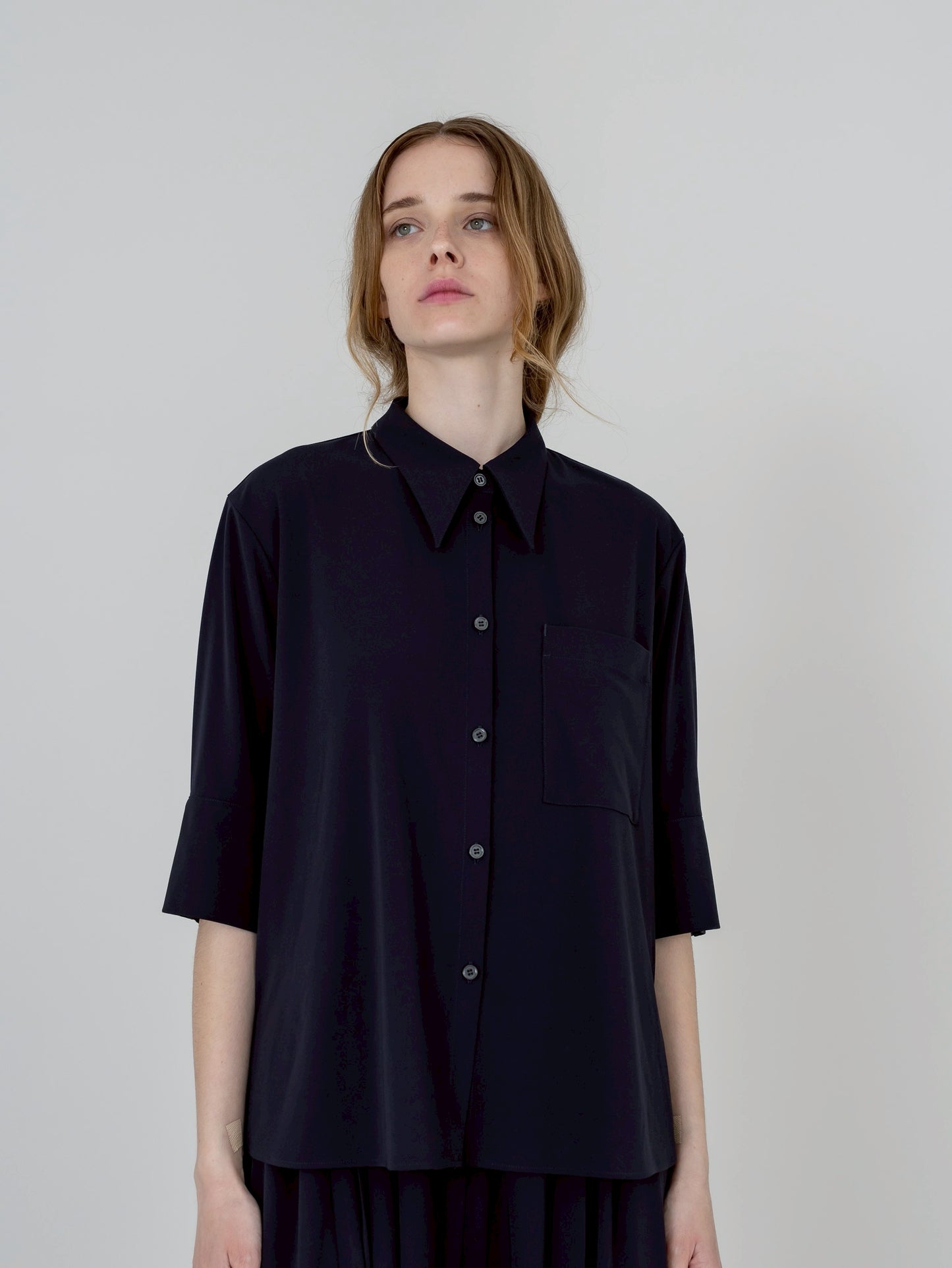 【PRE-ORDER】MELT SHIRT(NAVY)