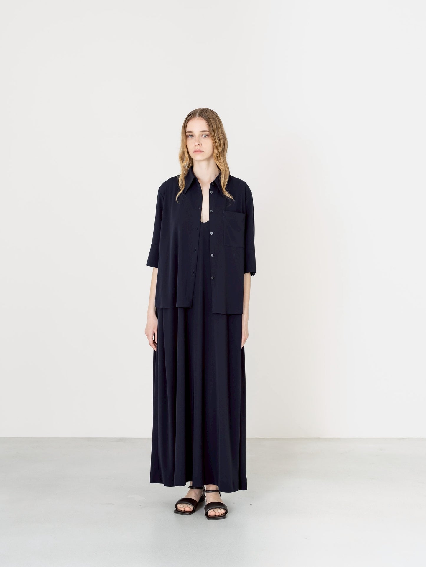 【PRE-ORDER】MELT SHIRT(NAVY)