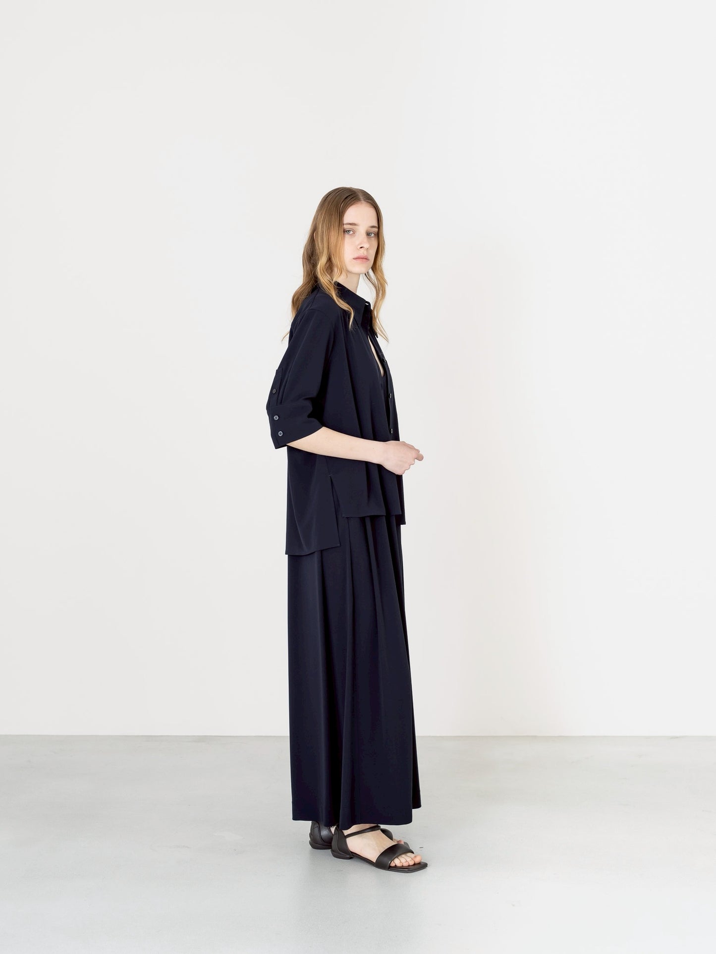 【PRE-ORDER】MELT SHIRT(NAVY)