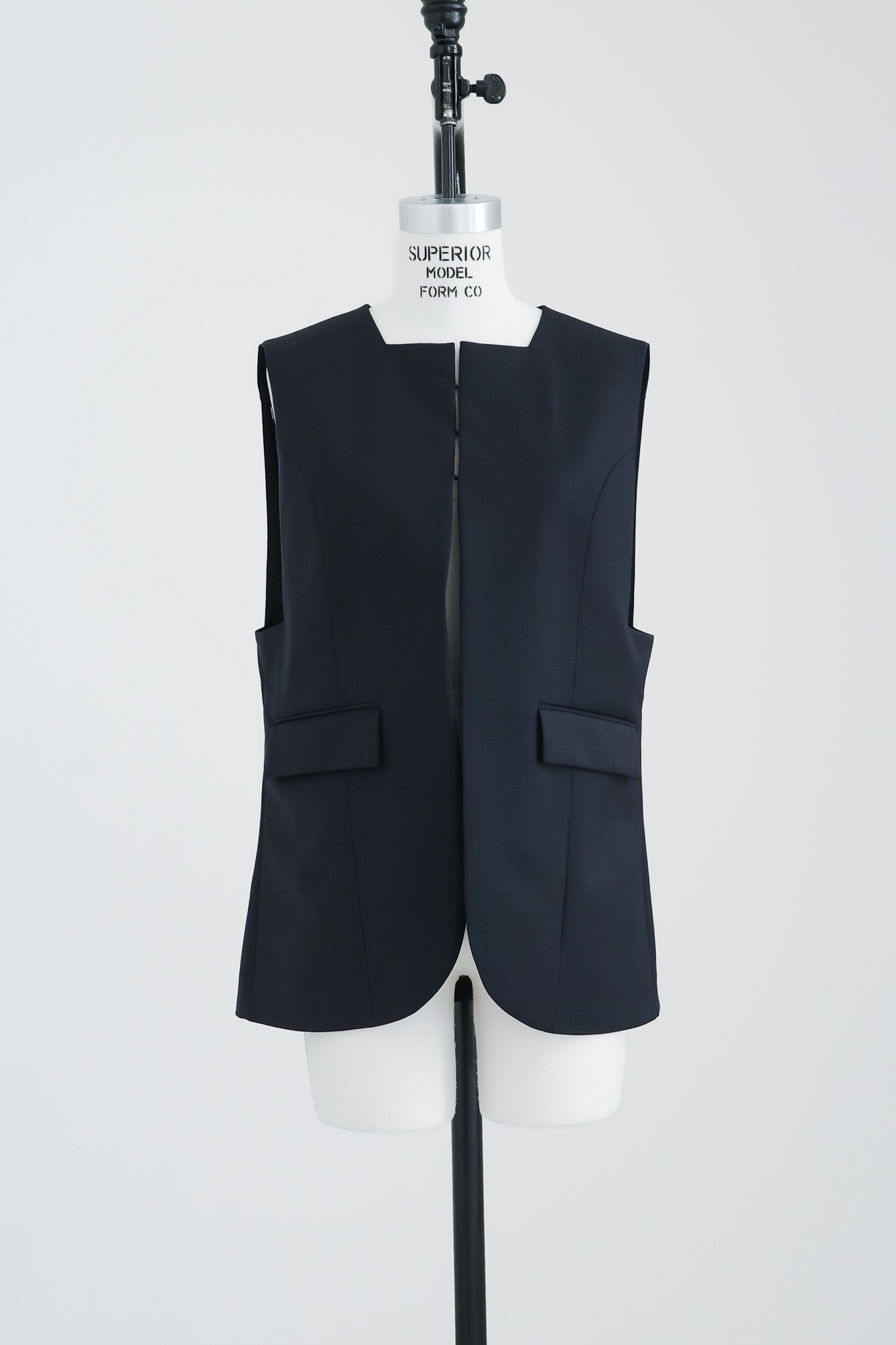 【PRE-ORDER】back pleats vest(2color)
